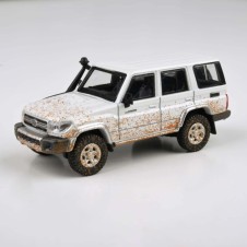 1:64 2014 Toyota Land Cruiser 76 Off Road Effect